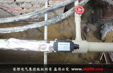 冬季水管易凍裂,電伴熱帶管道防凍刻不容緩(圖1) 冬季水管道頻繁凍裂 電伴熱帶管道防凍迫在眉睫